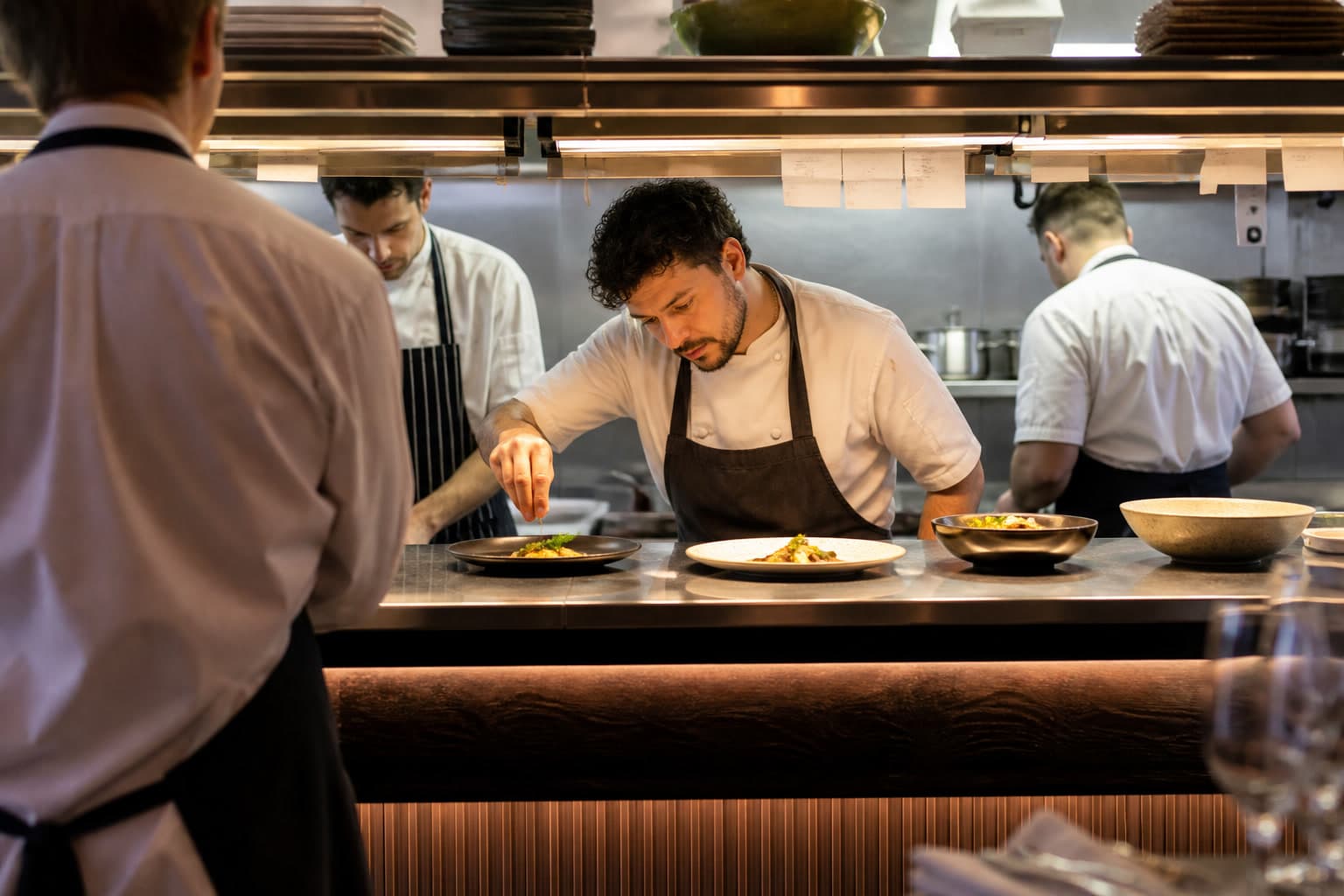 Kitchen pass — labour on the floor